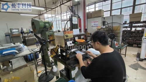 پوشش های گرافیکی توسط Shenzhen Lunfeng Technology: محافظت، راهنمایی و برند دستگاه های شما چیست؟